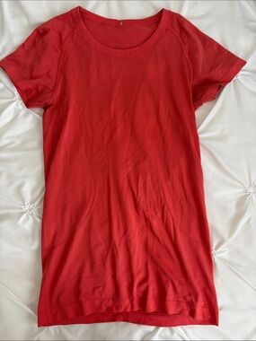 LULULEMON Women’s Coral Tee Shirt